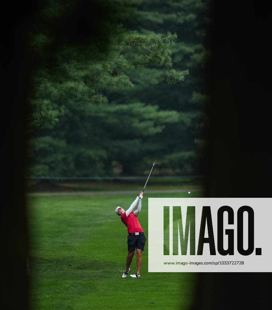 Alena Sharp, of Canada, hits her second shot on the second hole during the second round at the LPGA, Golf Damen CPKC Canadian Women s Open golf tournament, in Vancouver, on Friday, August 25, 2023. Canada News - August 25, 2023 - ZUMAc35_ 20230825_zaf_c35_131