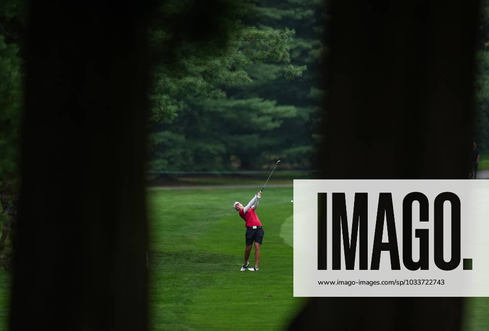 Alena Sharp, of Canada, hits her second shot on the second hole during the second round at the LPGA, Golf Damen CPKC Canadian Women s Open golf tournament, in Vancouver, on Friday, August 25, 2023. Canada News - August 25, 2023 - ZUMAc35_ 20230825_zaf_c35_130