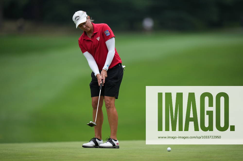 Alena Sharp, of Canada, putts on the second hole during the second round at the LPGA, Golf Damen CPKC Canadian Women s Open golf tournament, in Vancouver, on Friday, August 25, 2023. Canada News - August 25, 2023 - ZUMAc35_ 20230825_zaf_c35_137