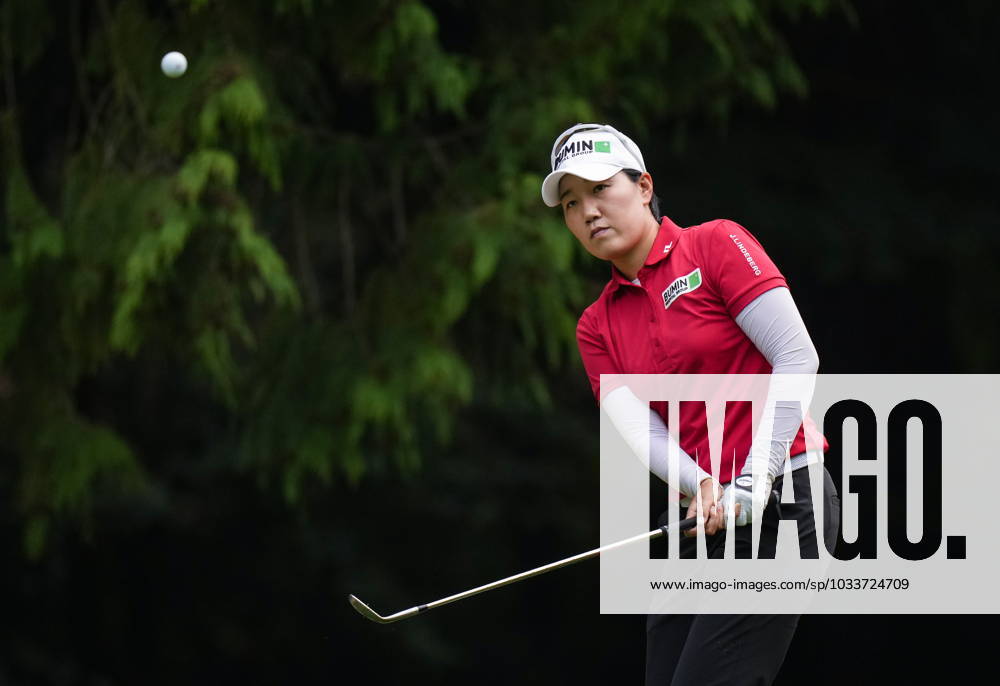 Jeongeun Lee5, of South Korea, chips onto the third green during the second round at the LPGA, Golf Damen CPKC Canadian Women s Open golf tournament, in Vancouver, on Friday, August 25, 2023. Canada News - August 25, 2023 - ZUMAc35_ 20230825_zaf_c35_184