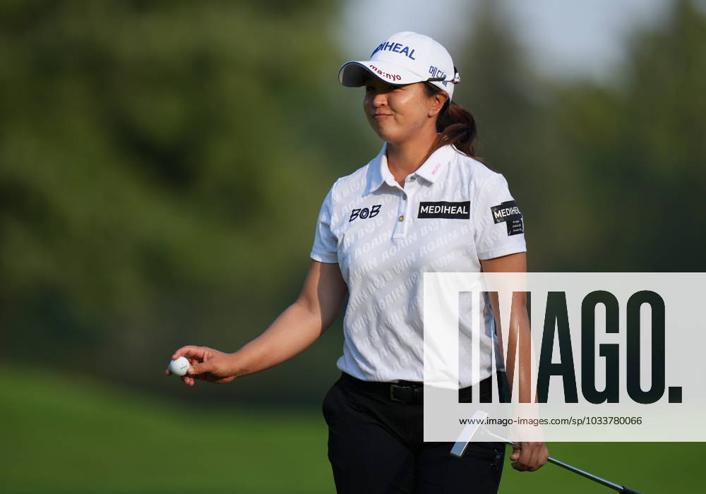 Sei Young Kim, of South Korea, reacts to applause from spectators after making par on the 16th hole during the third round at the LPGA, Golf Damen CPKC Canadian Women s Open golf tournament, in Vancouver, on Saturday, August 26, 2023. Kim Sei Young - ZUMAc35_ 20230826_zaf_c35_177