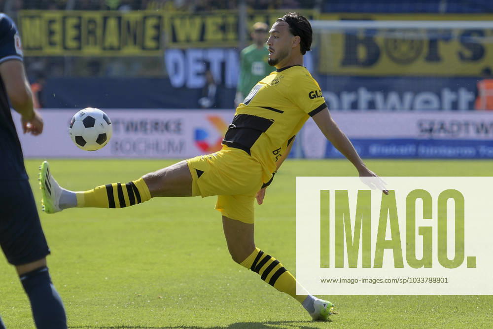 Ramy Bensebaini 5, Borussia Dortmund action single image crop 26 08 2023 Football, 1 Bundesliga, VfL Bochum vs Borussia Dortmund , Vonovia Ruhrstadion, Bochum, DFB DFL REGULATIONS PROHIBIT ANY USE OF PHOTOGRAPHS AS IMAGE SEQUENCES AND OR QUASI VIDEO NRW Germany