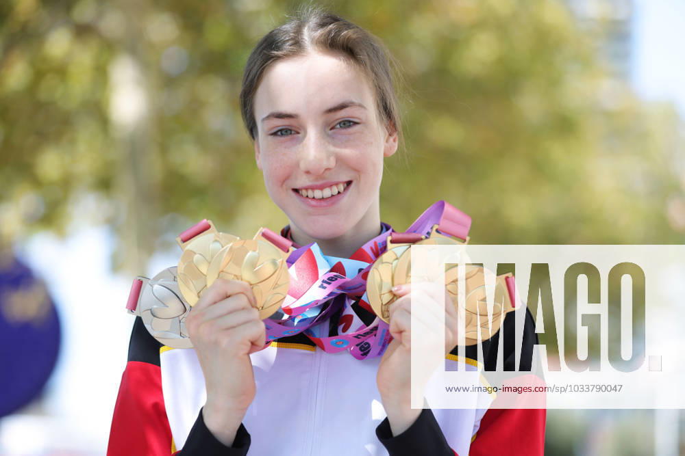 Darja Varfolomeev, GER, presenting five gold medals and one silver team during a photoshoot after 2023 World Rhythmic Gymnastics championships in Valencia 27 08 2023