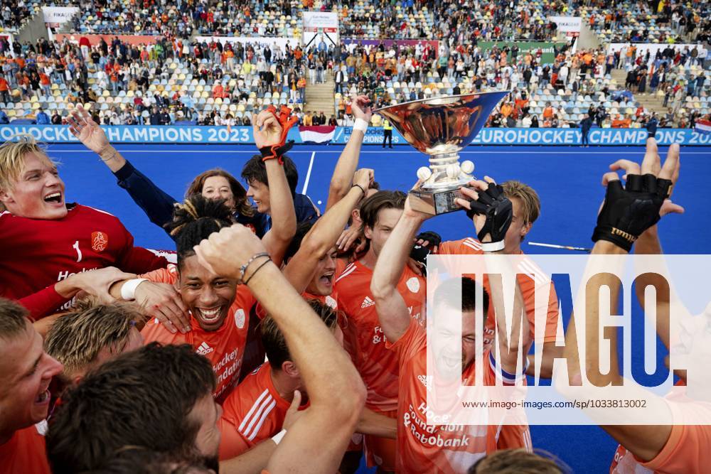 KW34 MONCHENGLADBACH - The men s hockey team has become European champion by beating England 2-1 in the final at the EC Hockey and thus qualified for the Olympic Games, Olympische Spiele, Olympia, OS in Paris next year. ANP OLAF KRAAK ANPxSportx IVx 476463524 originalFilename: 476463524