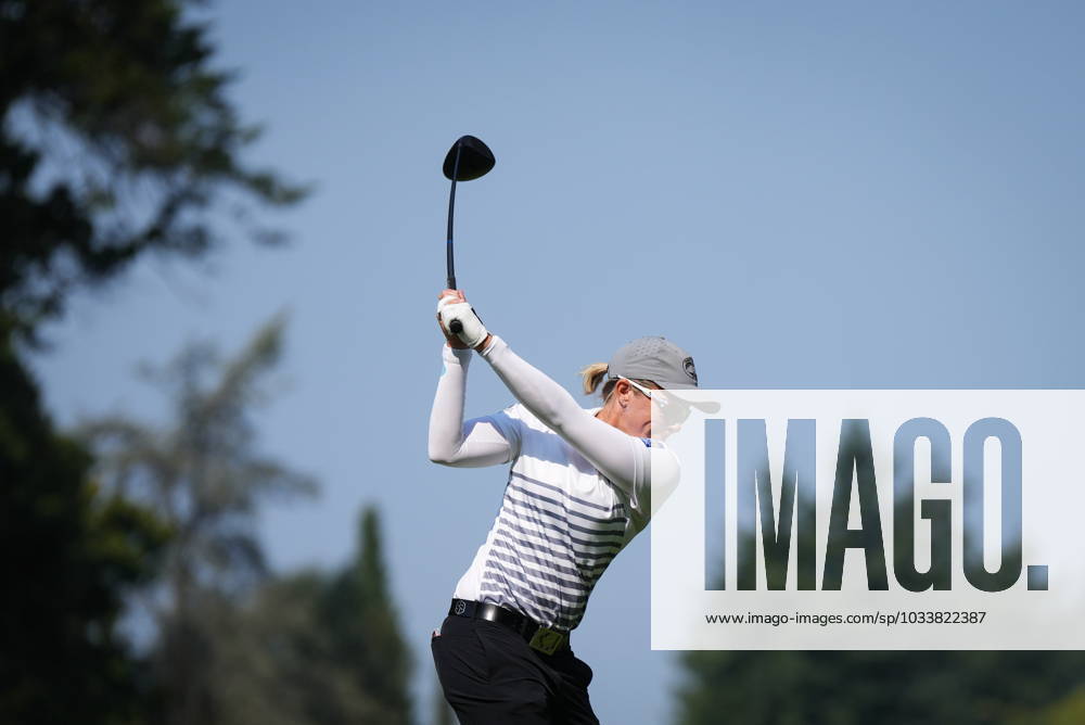Alena Sharp, of Canada, hits her tee shot on the 10th hole during the final round at the LPGA, Golf Damen CPKC Canadian Women s Open golf tournament, in Vancouver, B.C., Sunday, Aug. 27, 2023. Canada News - August 27, 2023 - ZUMAc35_ 20230827_zaf_c35_020