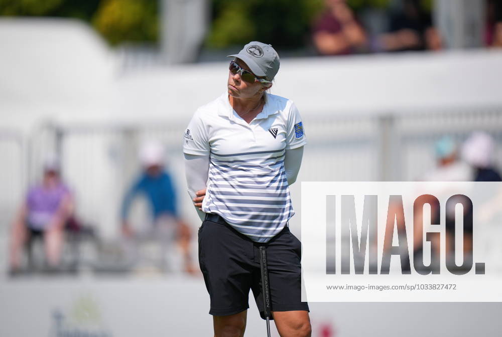 Alena Sharp, of Canada, waits to putt on the 18th hole during the final round at the LPGA, Golf Damen CPKC Canadian Women s Open golf tournament, in Vancouver, B.C., Sunday, Aug. 27, 2023. Canada News - August 27, 2023 - ZUMAc35_ 20230827_zaf_c35_043