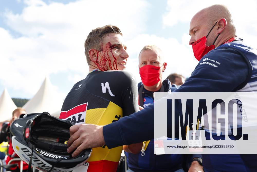 Bilder des Jahres 2023, Sport 08 August Belgian Remco Evenepoel of Soudal Quick-Step (L) celebrates after winning stage 3 of the 2023 edition of the Vuelta a Espana , Tour of Spain cycling race from Suria to Arinsal, Andorra (158,5 km), Monday 28 August 2023. The Vuelta takes place from 26 August to 17 September. JOSEPxLAGO x72806065x