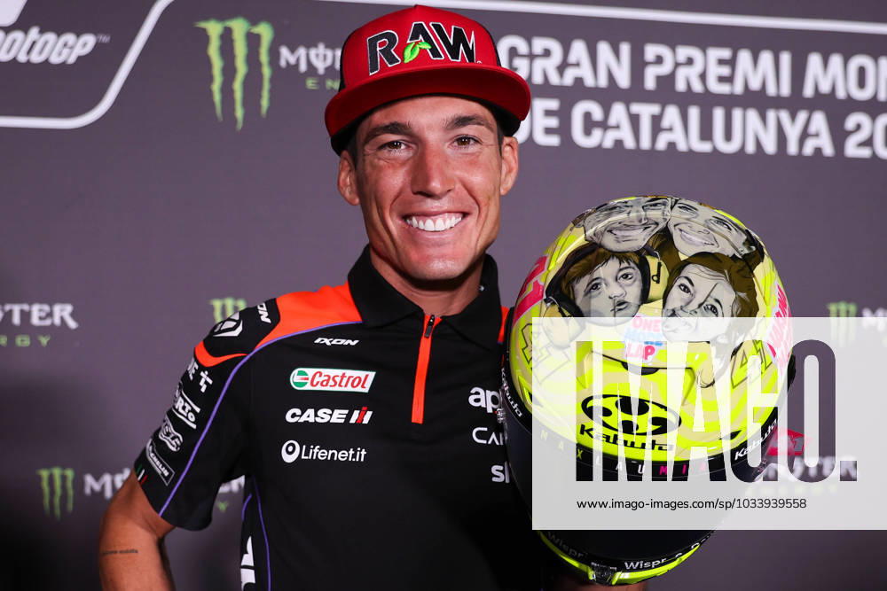 Bilder des Jahres 2023, Sport 08 August August 31, 2023, Barcelona, Spain: Aleix Espargaro from Spain of Aprilia Racing team with Aprilia with his new Helmet during the Pre-Event press conference, PK, Pressekonferenz of MotoGP Gran Premi Energi Monster de Catalunya at Circuit de Barcelona-Catalunya in Barcelona. Barcelona Spain - ZUMAd159 0302480820st