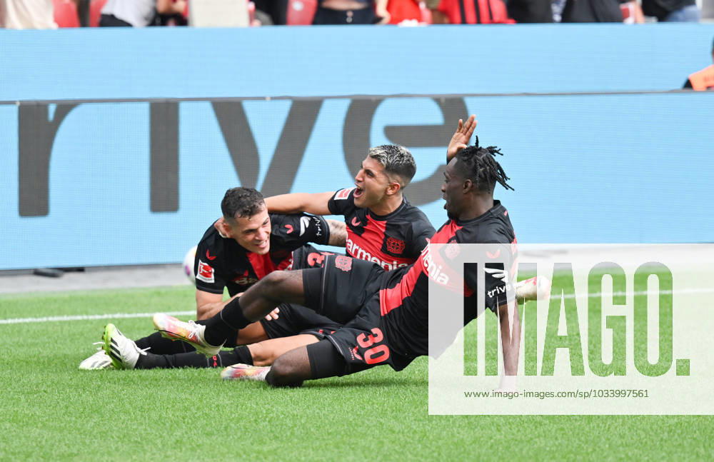 Cheer 2 1, v li , Granit Xhaka Bayer 04 Leverkusen , Exequiel Palacios Bayer 04 Leverkusen , Jeremie Frimpong Bayer 04 Leverkusen 02 09 2023, Football GER, Season 2023 2024, 1 Bundesliga, Matchday 3, Bayer 04 Leverkusen SV Darmstadt 98 Leverkusen BayArena Nordrhein Westfalen Germany. Team2
