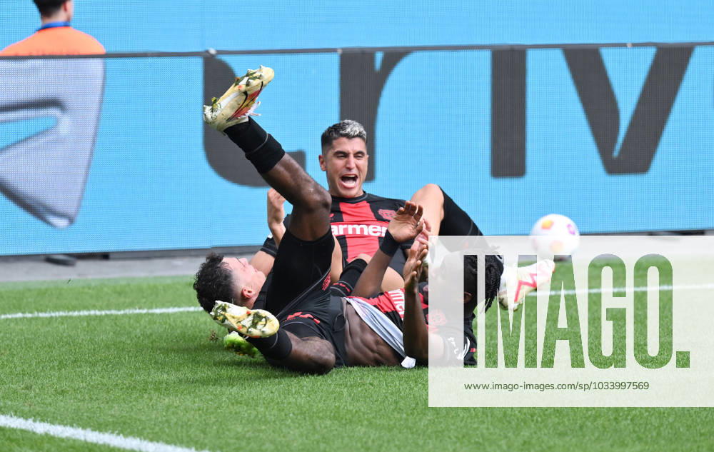 Cheer 2 1, v li , Granit Xhaka Bayer 04 Leverkusen , Exequiel Palacios Bayer 04 Leverkusen , Jeremie Frimpong Bayer 04 Leverkusen 02 09 2023, Football GER, Season 2023 2024, 1 Bundesliga, Matchday 3, Bayer 04 Leverkusen SV Darmstadt 98 Leverkusen BayArena Nordrhein Westfalen Germany. Team2