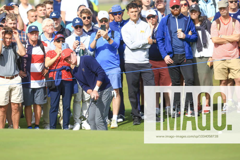 3rd September 2023; Old Course at St Andrews, St Andrews, Fife, Scotland; Walker Cup, Final Round; Nick Dunlap of the United States of America putts on the eighteenth green on the Old Course, St Andrews, during a foursomes match ActionPlus12550403 DavidxYoung