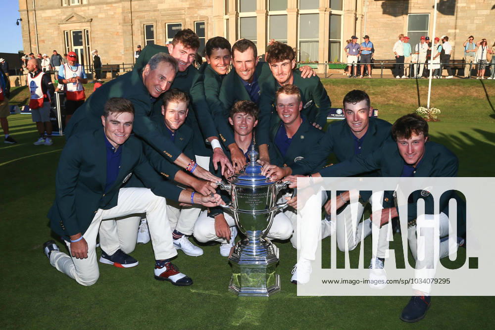 Bilder des Jahres 2023, Sport 09 September 3rd September 2023; Old Course at St Andrews, St Andrews, Fife, Scotland; Walker Cup, Final Round; The United States of America team with the Walker Cup ActionPlus12550616 DavidxYoung