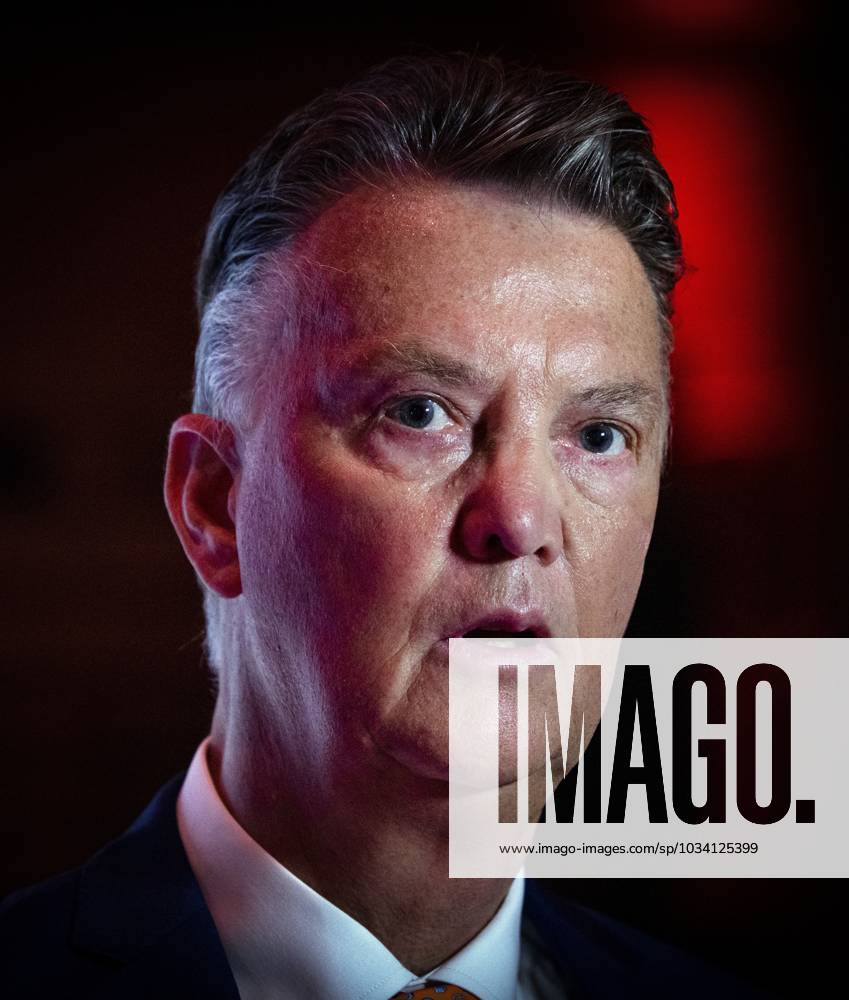 UTRECHT - Louis van Gaal has received the Eredivisie Oeuvre Award during the Award ceremony in DeFabrique in Utrecht. ANP RAMON VAN FLYMEN ANPxSportx IVx 477298959 originalFilename: 477298959