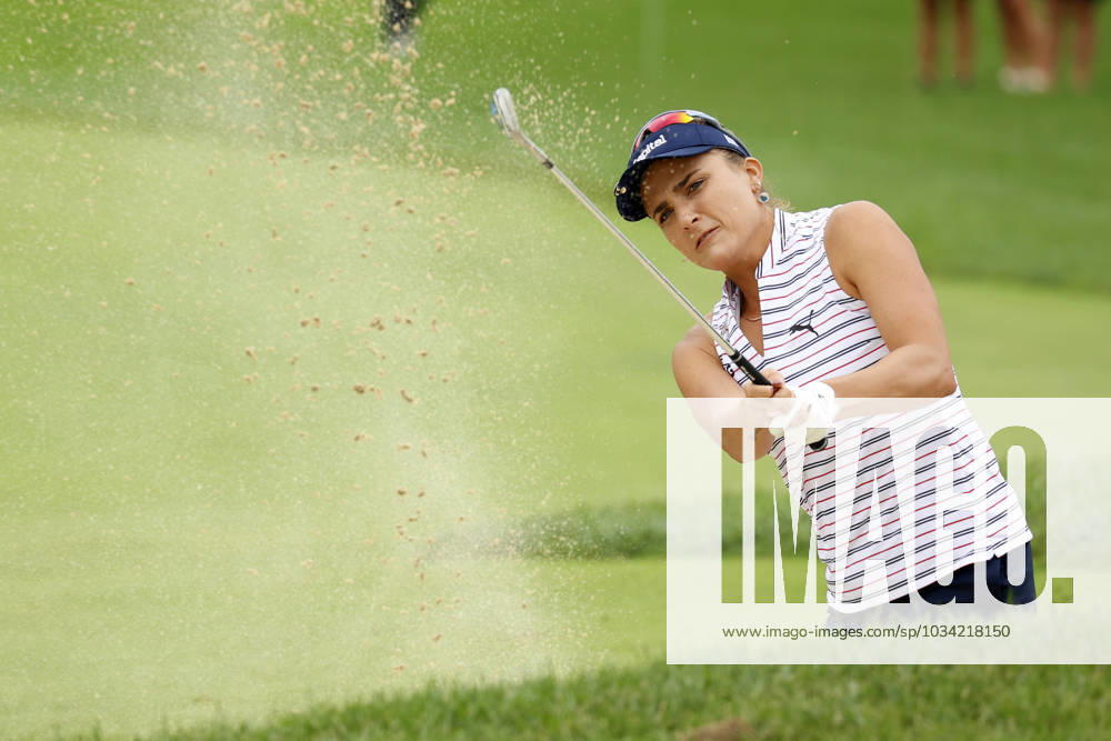 CINCINNATI, OH - SEPTEMBER 08: LPGA, Golf Damen golfer Lexi Thompson hits out of a fairway bunker on the 6th hole during the second round of the Kroger Queen City Championship at the Kenwood Country Club in Cincinnati, Ohio. (Photo by Brian Spurlock Icon Sportswire) GOLF: SEP 08 LPGA Kroger Queen City Championship Icon230908022