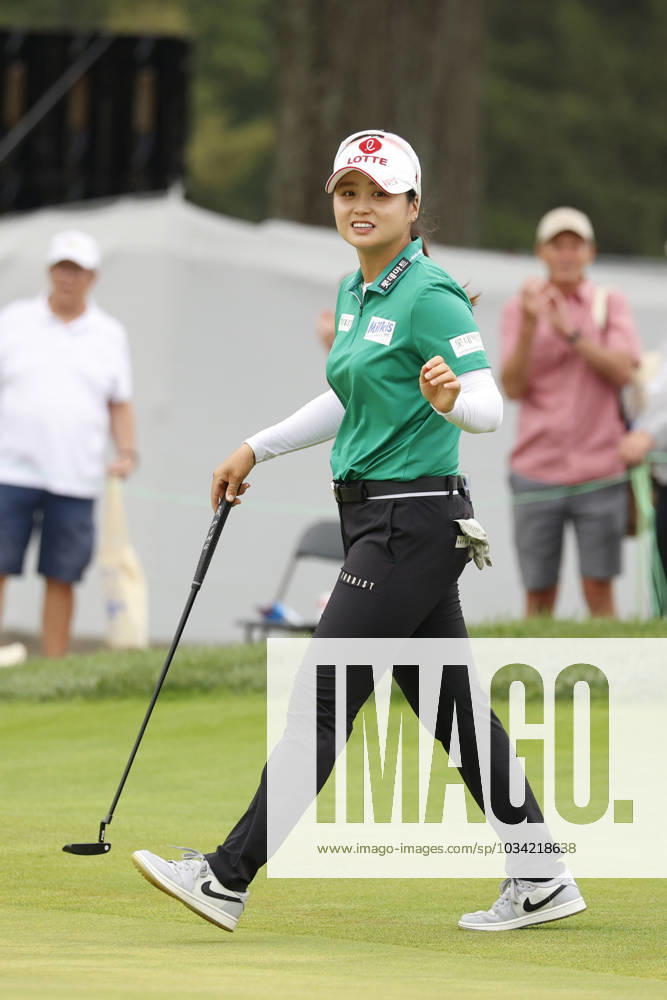 CINCINNATI, OH - SEPTEMBER 08: LPGA, Golf Damen golfer Hye-Jin Choi reacts to making a long birdie putt on the 5th hole during the second round of the Kroger Queen City Championship at the Kenwood Country Club in Cincinnati, Ohio. (Photo by Brian Spurlock Icon Sportswire) GOLF: SEP 08 LPGA Kroger Queen City Championship Icon230908031