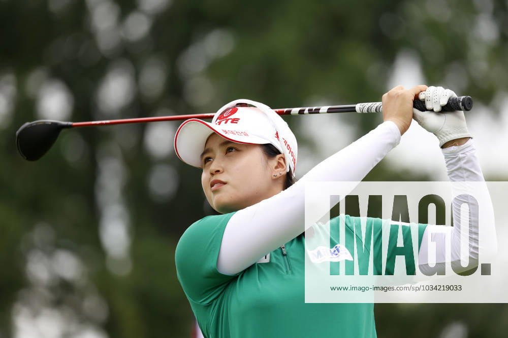 CINCINNATI, OH - SEPTEMBER 08: LPGA, Golf Damen golfer Hye-Jin Choi hits her tee shot on the 9th hole during the second round of the Kroger Queen City Championship at the Kenwood Country Club in Cincinnati, Ohio. (Photo by Brian Spurlock Icon Sportswire) GOLF: SEP 08 LPGA Kroger Queen City Championship Icon230908037