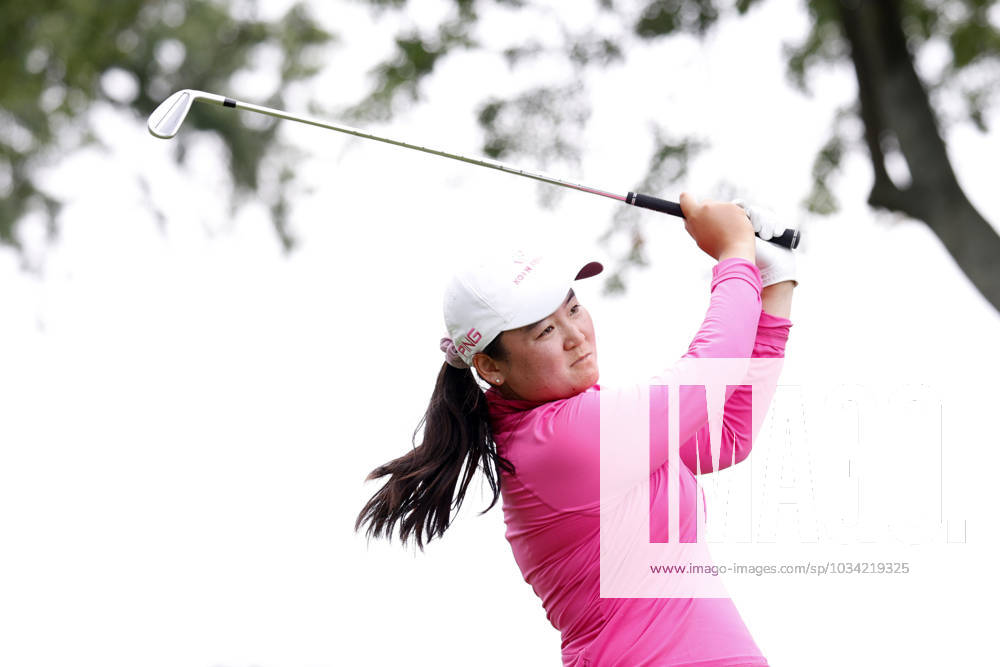 CINCINNATI, OH - SEPTEMBER 08: LPGA, Golf Damen golfer Allisen Corpuz hits her tee shot on the 8th hole during the second round of the Kroger Queen City Championship at the Kenwood Country Club in Cincinnati, Ohio. (Photo by Brian Spurlock Icon Sportswire) GOLF: SEP 08 LPGA Kroger Queen City Championship Icon230908042