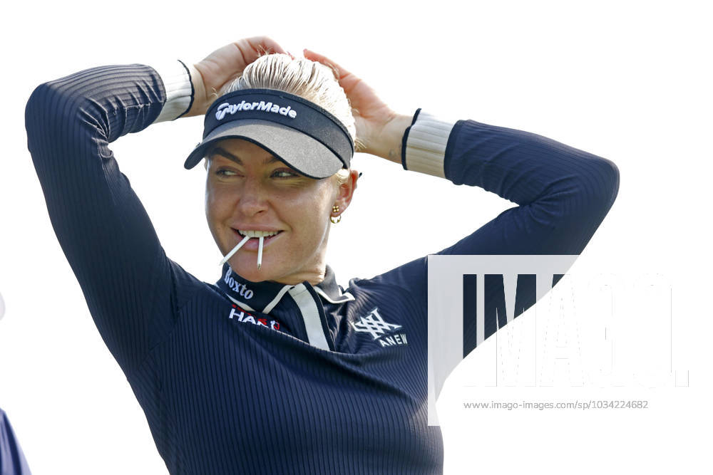 CINCINNATI, OH - SEPTEMBER 08: LPGA, Golf Damen golfer Charley Hull fixes her hair while on the 13th tee during the second round of the Kroger Queen City Championship at the Kenwood Country Club in Cincinnati, Ohio. (Photo by Brian Spurlock Icon Sportswire) GOLF: SEP 08 LPGA Kroger Queen City Championship Icon230908051
