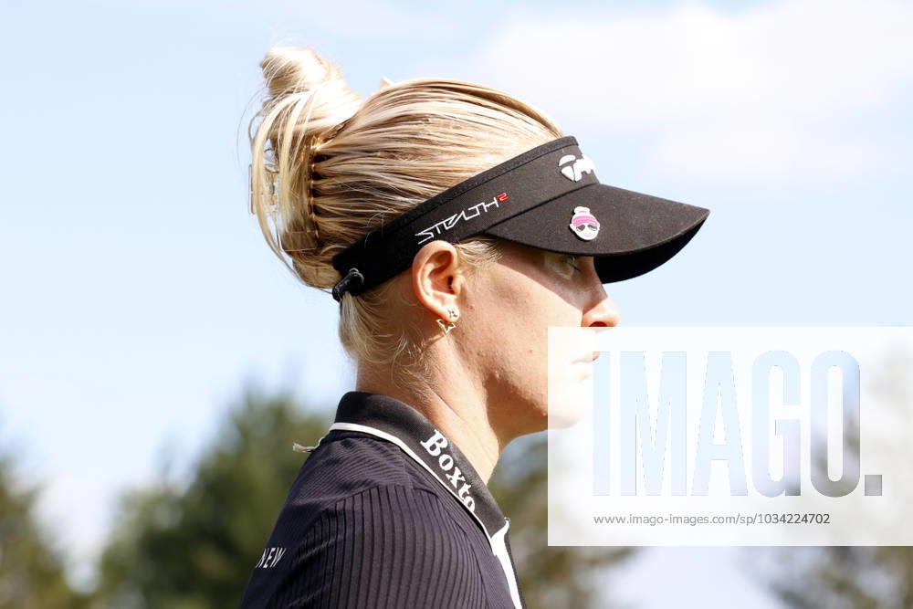 CINCINNATI, OH - SEPTEMBER 08: LPGA, Golf Damen golfer Charley Hull walks the 14th hole during the second round of the Kroger Queen City Championship at the Kenwood Country Club in Cincinnati, Ohio. (Photo by Brian Spurlock Icon Sportswire) GOLF: SEP 08 LPGA Kroger Queen City Championship Icon230908056