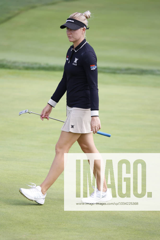 CINCINNATI, OH - SEPTEMBER 08: LPGA, Golf Damen golfer Charley Hull putts on the 9th hole during the second round of the Kroger Queen City Championship on September 08, 2023, at the Kenwood Country Club in Cincinnati, Ohio. (Photo by Brian Spurlock Icon Sportswire) GOLF: SEP 08 LPGA Kroger Queen City Championship Icon230908068
