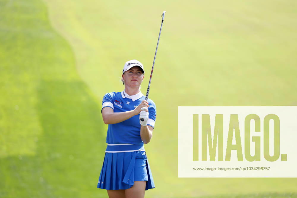 CINCINNATI, OH - SEPTEMBER 10: LPGA, Golf Damen player Charley Hull plays her second shot on the 13th hole during the final round of the Kroger Queen City Championship at the Kenwood Country Club in Cincinnati, Ohio. (Photo by Brian Spurlock Icon Sportswire) GOLF: SEP 10 LPGA Kroger Queen City Championship Icon230910040