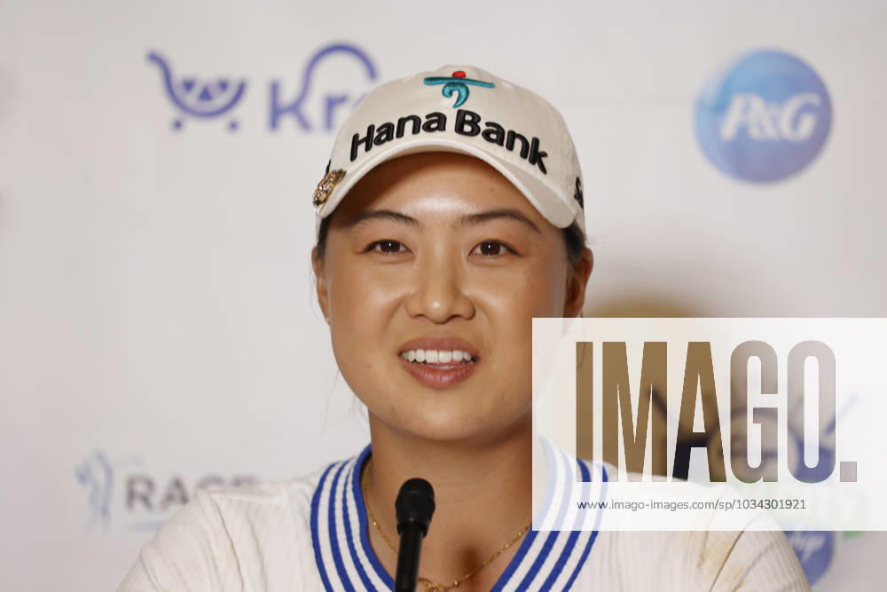 CINCINNATI, OH - SEPTEMBER 10: LPGA, Golf Damen player Minjee Lee speaks at a press conference, PK, Pressekonferenz after winning the Kroger Queen City Championship at the Kenwood Country Club in Cincinnati, Ohio. (Photo by Brian Spurlock Icon Sportswire) GOLF: SEP 10 LPGA Kroger Queen City Championship Icon230910089
