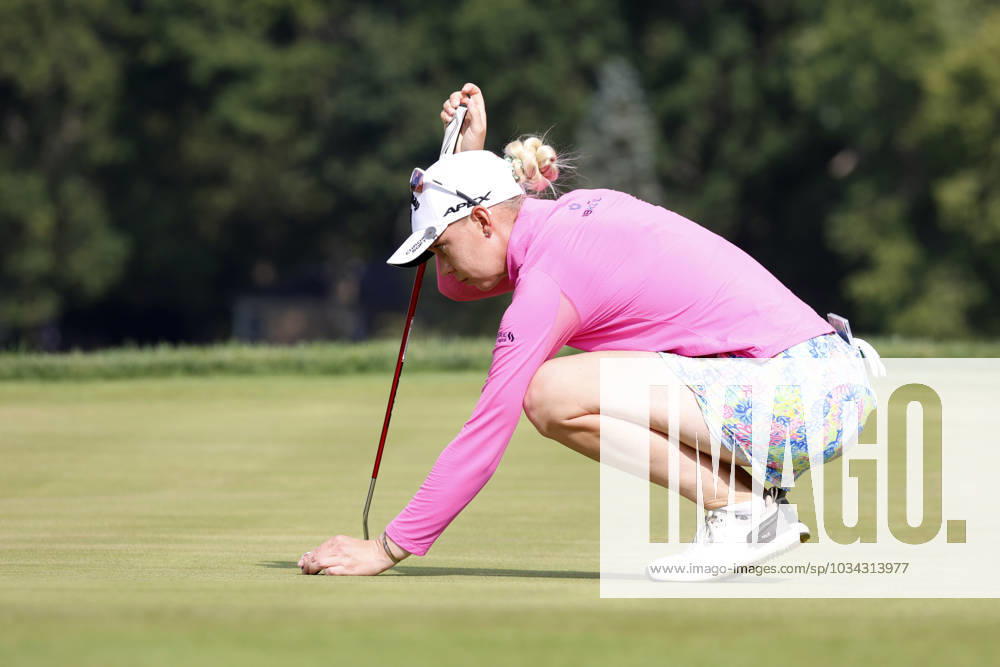 CINCINNATI, OH - SEPTEMBER 10: LPGA, Golf Damen player Madelene Sagstrom putts on the 17th hole during the final round of the Kroger Queen City Championship at the Kenwood Country Club in Cincinnati, Ohio. (Photo by Brian Spurlock Icon Sportswire) GOLF: SEP 10 LPGA Kroger Queen City Championship Icon230910112