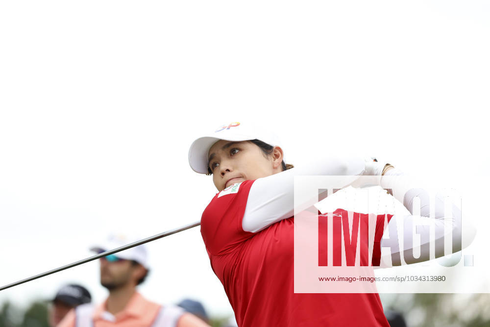 CINCINNATI, OH - SEPTEMBER 10: LPGA, Golf Damen player Ariya Jutanugarn plays her tee shot on the 18th hole during the final round of the Kroger Queen City Championship at the Kenwood Country Club in Cincinnati, Ohio. (Photo by Brian Spurlock Icon Sportswire) GOLF: SEP 10 LPGA Kroger Queen City Championship Icon230910114