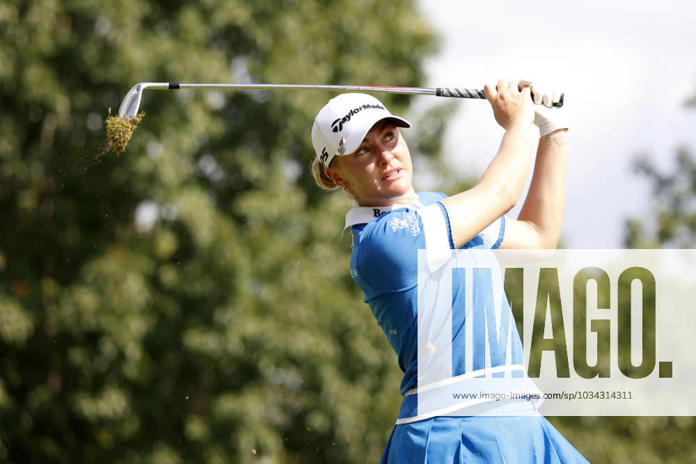 CINCINNATI, OH - SEPTEMBER 10: LPGA, Golf Damen player Charley Hull takes a divot as she plays her tee shot on the 14th hole during the final round of the Kroger Queen City Championship at the Kenwood Country Club in Cincinnati, Ohio. (Photo by Brian Spurlock Icon Sportswire) GOLF: SEP 10 LPGA Kroger Queen City Championship Icon230910128