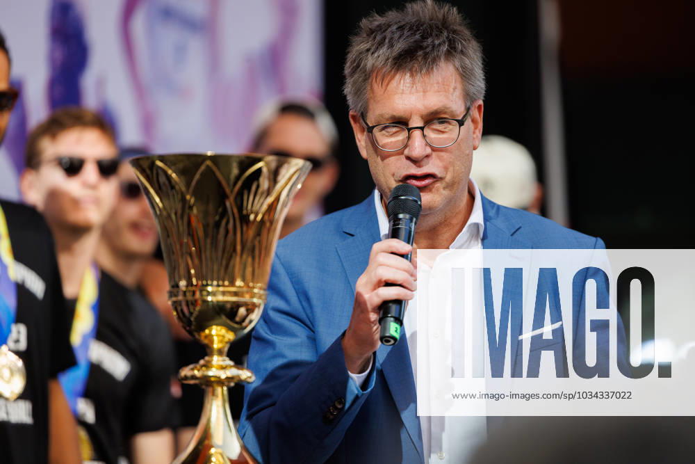 The return of the heroes Reception of the basketball world champions in Frankfurt, DBB, 12 09 2023 Thomas Weikert President DOSB German Olympic Sports Confederation e V Reception of the German national team at the ING Diba headquarters in Frankfurt after winning the World Cup 2023