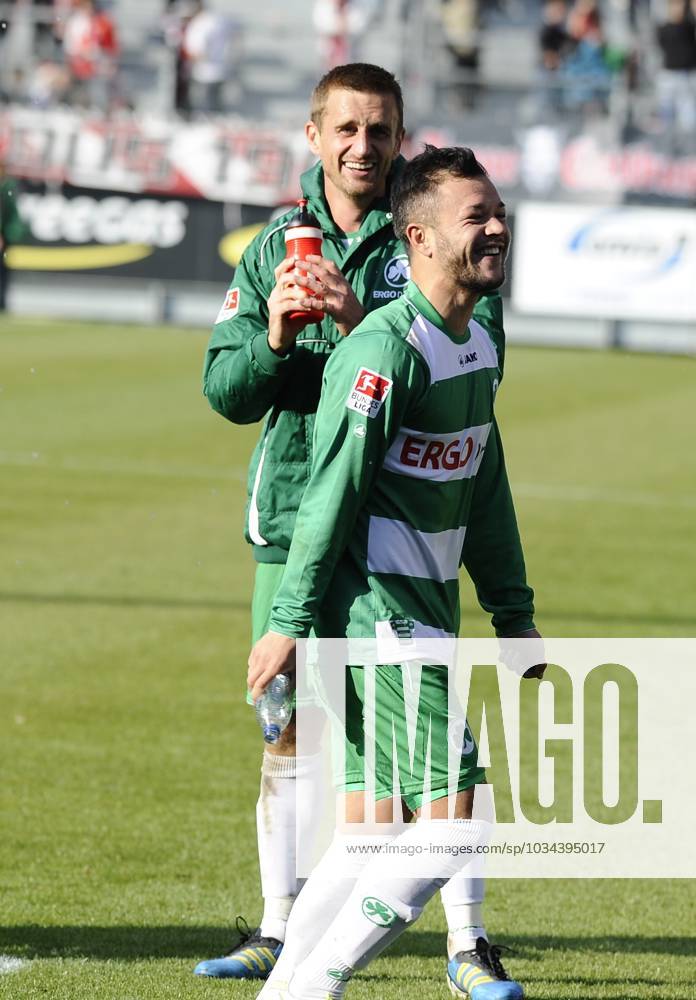Football season 2011 2012 2 Bundesliga 12 Matchday FC Energie Cottbus FCE SpVgg Greuther Fürth Stephan Schröck 17, SpVgg Greuther Fürth and Milorad Pekovic 13, SpVgg Greuther Fürth happy