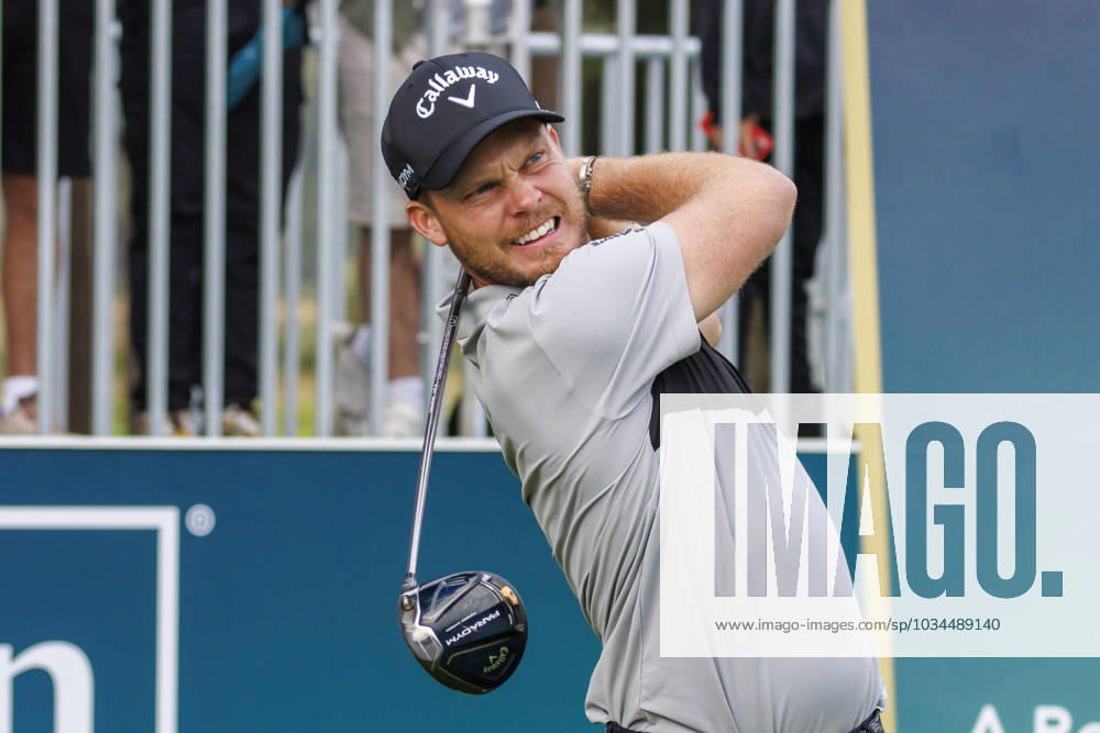 Golf - 2023 BMW PGA, Golf Herren Championship - Final Day - Wentworth - Sunday 17th September 2023 Danny Willett (ENG) tees of amongst the early starters of group 2 at Wentworth COLORSPORT DANIEL BEARHAM csp_golf_db_17092023_
