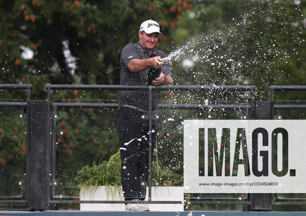 BMW PGA, Golf Herren Championship, Round 4, DP World Tour, European Tour, Wentworth Golf Club, Surrey, UK. - 17th September 2023. Ryan Fox of New Zealand celebrates spraying champagne after winning The 2023 BMW PGA Championship with a score of -18 Par. - BMW PGA Championship, Round 4, DP World Tour, European Tour, Wentworth Golf Club, Surrey, UK. - 17th September 2023. Surrey Wentworth Golf Course United Kingdom