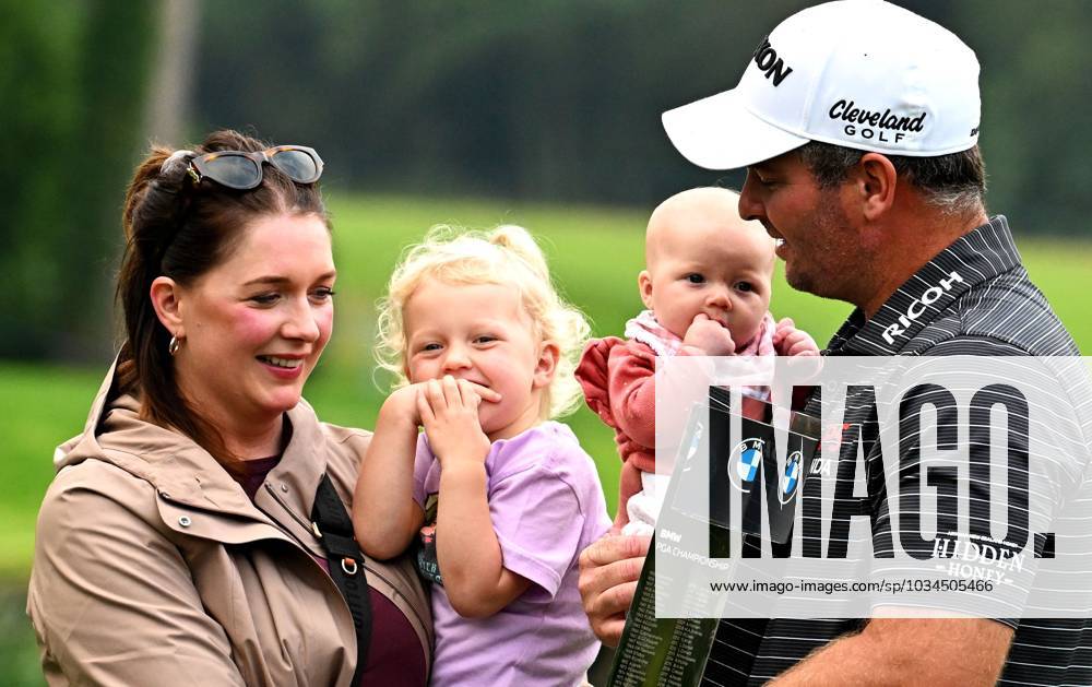 Mandatory Credit: Photo by Sandra Mailer Shutterstock (14094596j) Ryan Fox of New Zealand celebrates winning the BMW PGA, Golf Herren Championship 2023 at Wentworth BMW PGA Championship, Day 4, Golf, Wentworth Club, UK - 17 Sep 2023 BMW PGA Championship, Day 4, Golf, Wentworth Club, UK - 17 Sep 2023