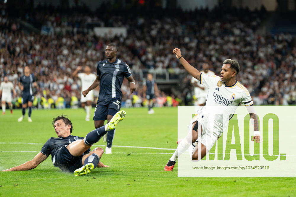 Real Madrid CF v Real Sociedad de Futbol - LaLiga EA Sports MADRID, SPAIN, SEPTEMBER 17: Rodrygo Goes of Real Madrid Cf (L) during the LaLiga EA Sports match between Real Madrid CF and Real Sociedad de Futbol at Estadio Santiago Bernabeu on September 17, 2023 in Madrid, Spain. Madrid Santiago Bernabeu Madrid Spain