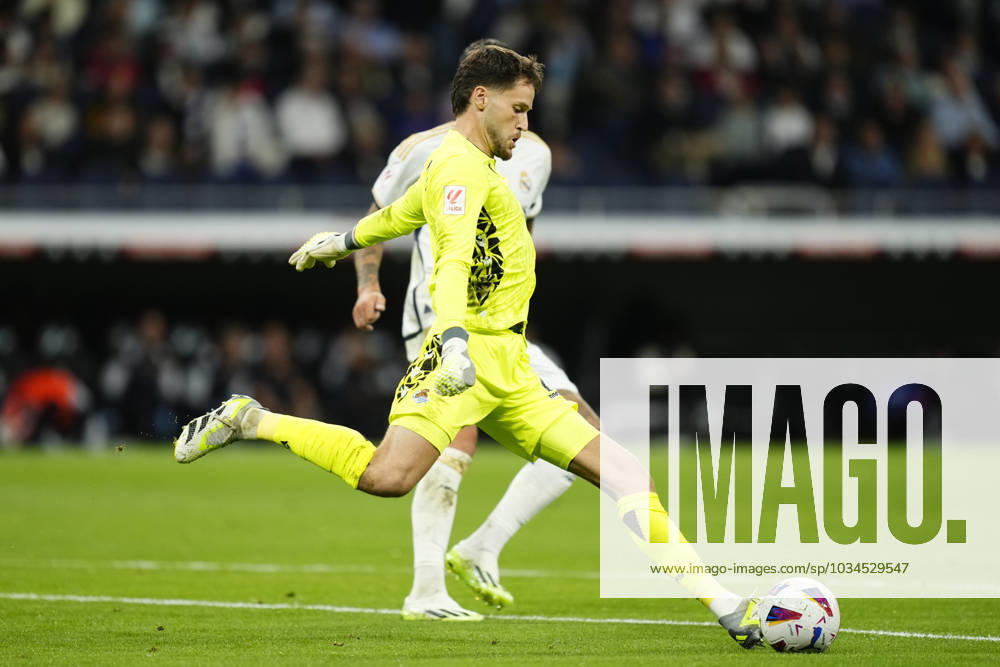 Real Madrid CF v Real Sociedad - LaLiga EA Sports Alex Remiro Goalkeeper of Real Sociedad and Spain during the LaLiga EA Sports match between Real Madrid CF and Real Sociedad at Estadio Santiago Bernabeu on September 17, 2023 in Madrid, Spain. Madrid Spain