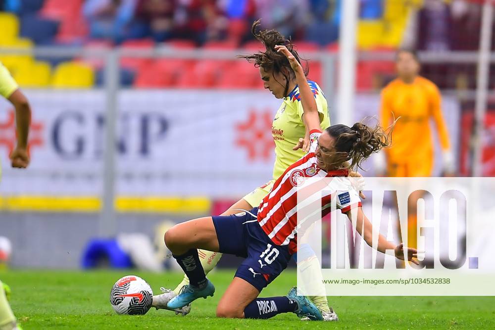 Liga MX Femenil Apertura 2023 America vs Guadalajara (L-R), Andrea Pereira of America and Adriana Iturbide of Guadalajara during the game America vs Guadalajara, corresponding to Round 11 of the Torneo Apertura 2023 of the Womens Liga BBVA MX, at Azteca Stadium, on September 17, 2023. <br><br> (I-D), Andrea Pereira de America y Adriana Iturbide de Guadalajara durante el partido America vs Guadalajara, correspondiente a la Jornada 11 del Torneo Apertura 2023 de la Liga BBVA MX Femenil, en el Estadio Azteca, el 17 de Septiembre de 2023 CIUDAD DE MEXICO CDMX MEXICO