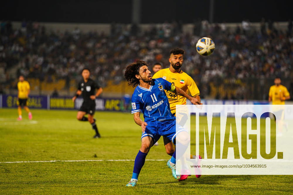 Iraq s Al-Quwa Al-Jawiya (Air Force)?? Iran s Sepahan - AFC Champions League in Erbil, Iraq - 18 Sep 2023 Jawiya s player 11 Humam Tareq (L) and Sepahan s player 9 Ramin Rezaeiansemeskandi (R) compete for the ball during the first round of the AFC Champions League group stage matches between Iraq s Al-Quwa Al-Jawiya (Air Force) and Iran s Sepahan in Franso Hariri stadium in Erbil city, the capital of Iraq s northern autonomous Kurdistan region. Final score 2-2 Erbil Iraq