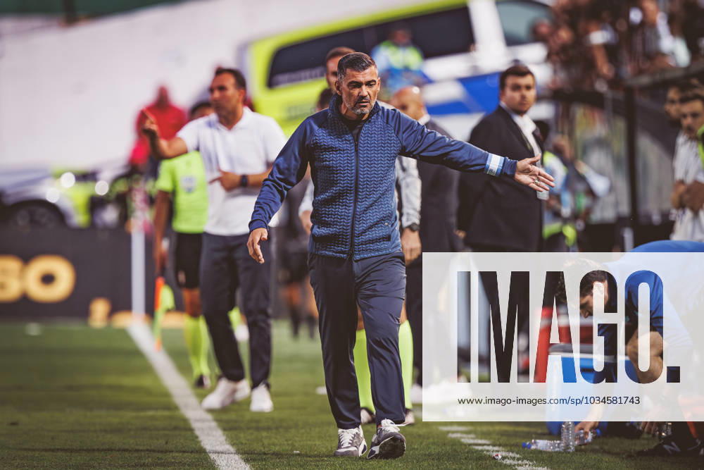 Sergio Conceicao during Liga Portugal 2023 24 game between CF Estrela Amadora and FC Porto at Estadio Jose Gomes Amadora, Lisboa, Portugal. (Maciej Rogowski) Amadora Estadio Jose Gomes Portugal