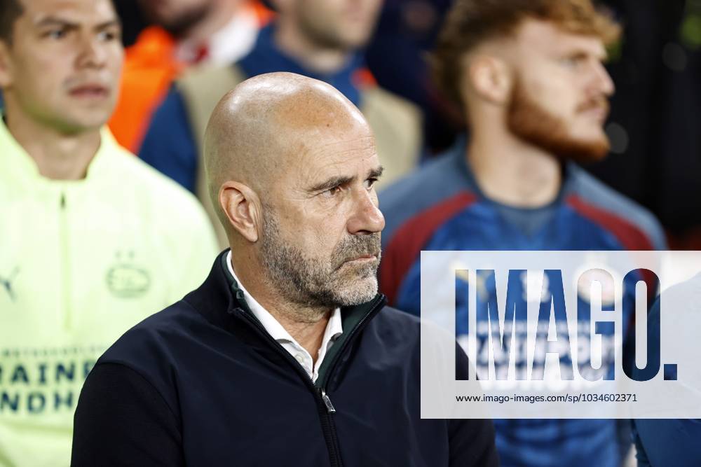 LONDON - PSV Eindhoven coach Peter Bosz during the UEFA Champions League match between Arsenal FC and PSV Eindhoven at the Emirates Stadium on September 20, 2023 in London, United Kingdom. ANP MAURICE VAN STEEN Group B - UEFA Champions League 2023 2024 ANPxSportx IVx 478799034 originalFilename: 478799034