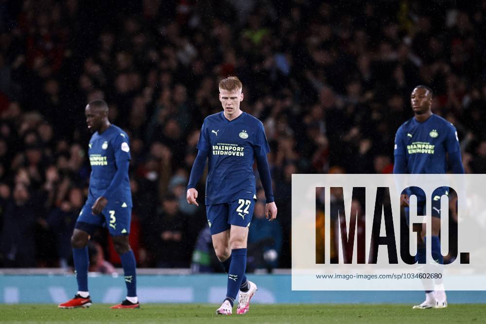 LONDON - (l-r) Jordan Teze of PSV Eindhoven, Jerdy Schouten of PSV, Armel Bella-Kotchap of PSV Eindhoven disappointment after the 1-0 draw during the UEFA Champions League match between Arsenal FC and PSV Eindhoven at the Emirates Stadium on September 20, 2023 in London, United Kingdom. ANP MAURICE VAN STEEN Group B - UEFA Champions League 2023 2024 ANPxSportx IVx 478800113 originalFilename: 478800113