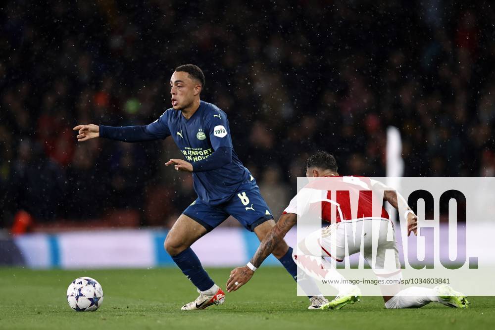 LONDON - (l-r) Sergino Dest of PSV Eindhoven, Ben White of Arsenal FC during the UEFA Champions League match between Arsenal FC and PSV Eindhoven at the Emirates Stadium on September 20, 2023 in London, United Kingdom. ANP MAURICE VAN STEEN Group B - UEFA Champions League 2023 2024 ANPxSportx IVx 478802705 originalFilename: 478802705