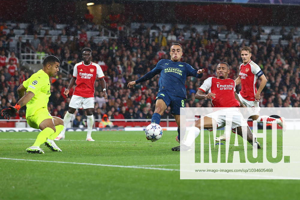 Arsenal v PSV Eindhoven 20 September 2023, London Championss League Fußball, Gruppenphase Arsenal v PSV Eindhoven Gabriel Jesus von Arsenal schießt weit am Tor vorbei Foto Charlotte Wilson Abseits London UK