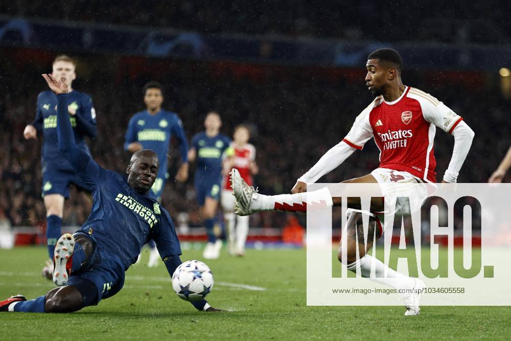 LONDON - (l-r) Jordan Teze of PSV Eindhoven, Reiss Nelson of Arsenal FC during the UEFA Champions League match between Arsenal FC and PSV Eindhoven at the Emirates Stadium on September 20, 2023 in London, United Kingdom. ANP MAURICE VAN STEEN Group B - UEFA Champions League 2023 2024 ANPxSportx IVx 478807787 originalFilename: 478807787