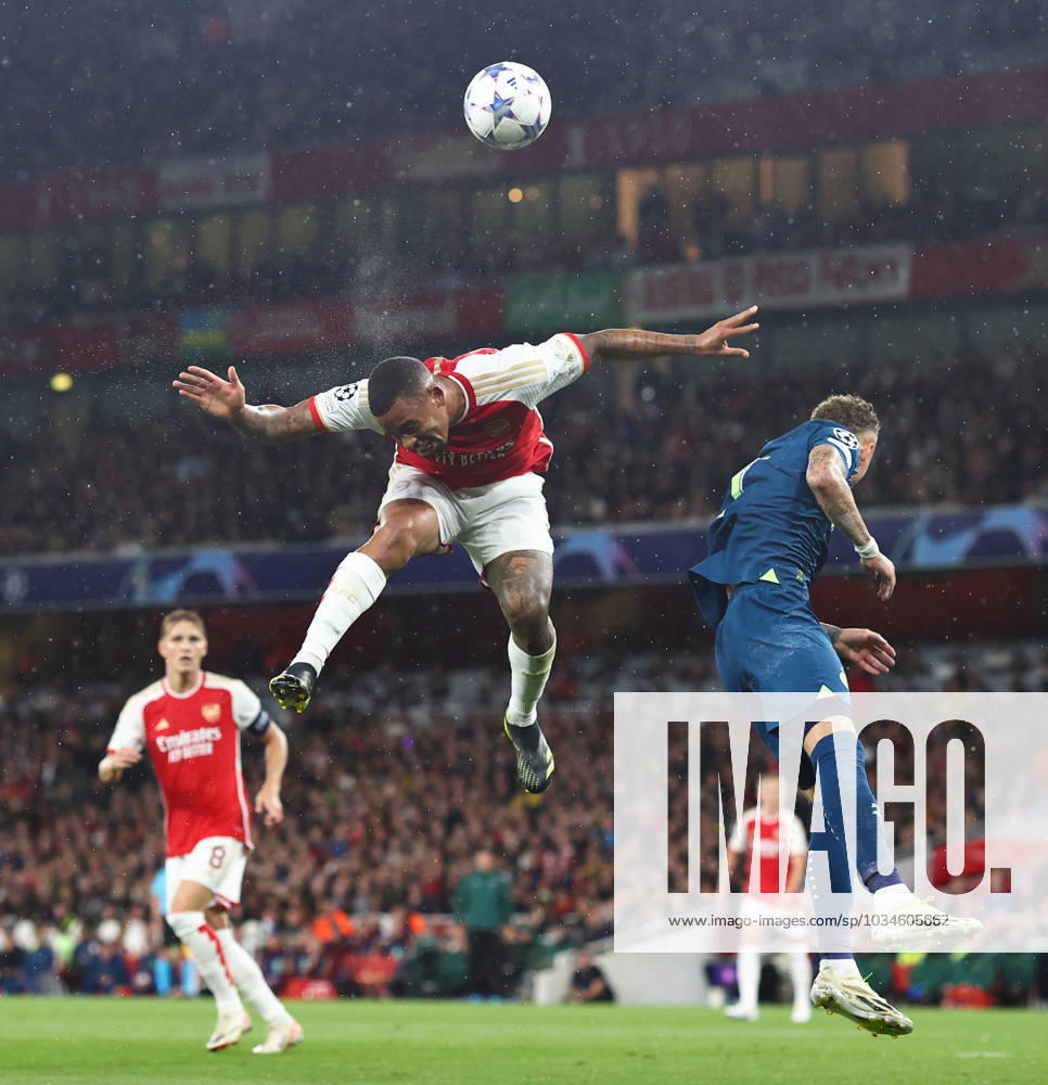 Arsenal v PSV Eindhoven 20 September 2023, London Championss League Fußball, Gruppenphase Arsenal v PSV Eindhoven Gabriel Jesus von Arsenal köpft den Ball Foto Charlotte Wilson Abseits London UK