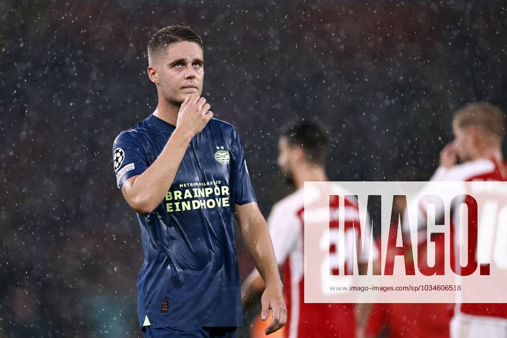 LONDON - Joey Veerman of PSV Eindhoven is disappointed by the defeat during the UEFA Champions League match between Arsenal FC and PSV Eindhoven at the Emirates Stadium on September 20, 2023 in London, United Kingdom. ANP MAURICE VAN STEEN Group B - UEFA Champions League 2023 2024 ANPxSportx IVx 478809314 originalFilename: 478809314