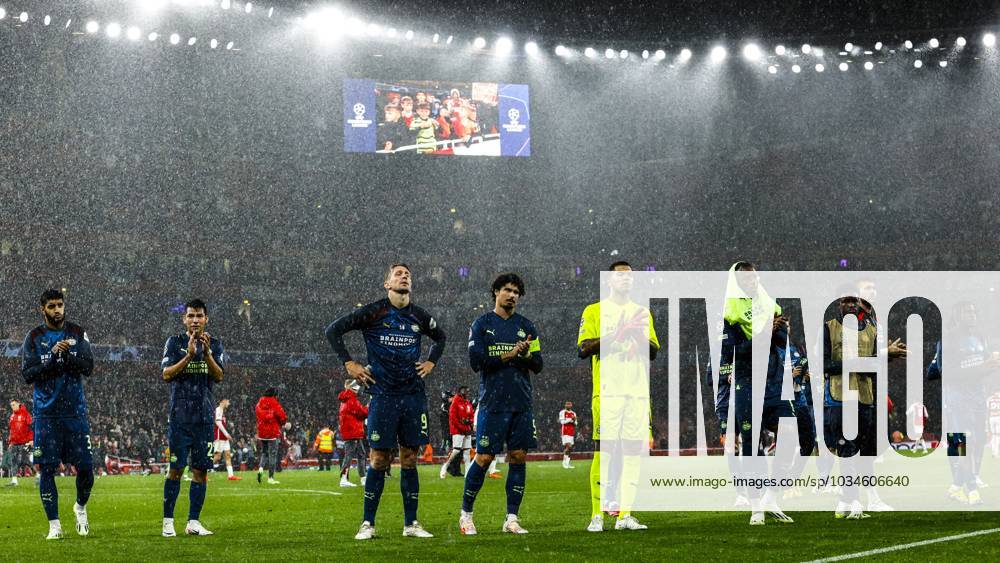 LONDON - (l-r) Ismael Saibari of PSV Eindhoven, Hirving Lozano of PSV Eindhoven, Luuk de Jong of PSV Eindhoven, Andre Ramalho of PSV Eindhoven, PSV Eindhoven goalkeeper Walter Benitez, Armel Bella-Kotchap of PSV Eindhoven disappointment after the UEFA Champions League match between Arsenal FC and PSV Eindhoven at the Emirates Stadium on September 20, 2023 in London, United Kingdom. ANP MAURICE VAN STEEN Group B - UEFA Champions League 2023 2024 ANPxSportx IVx 478809511 originalFilename: 478809511