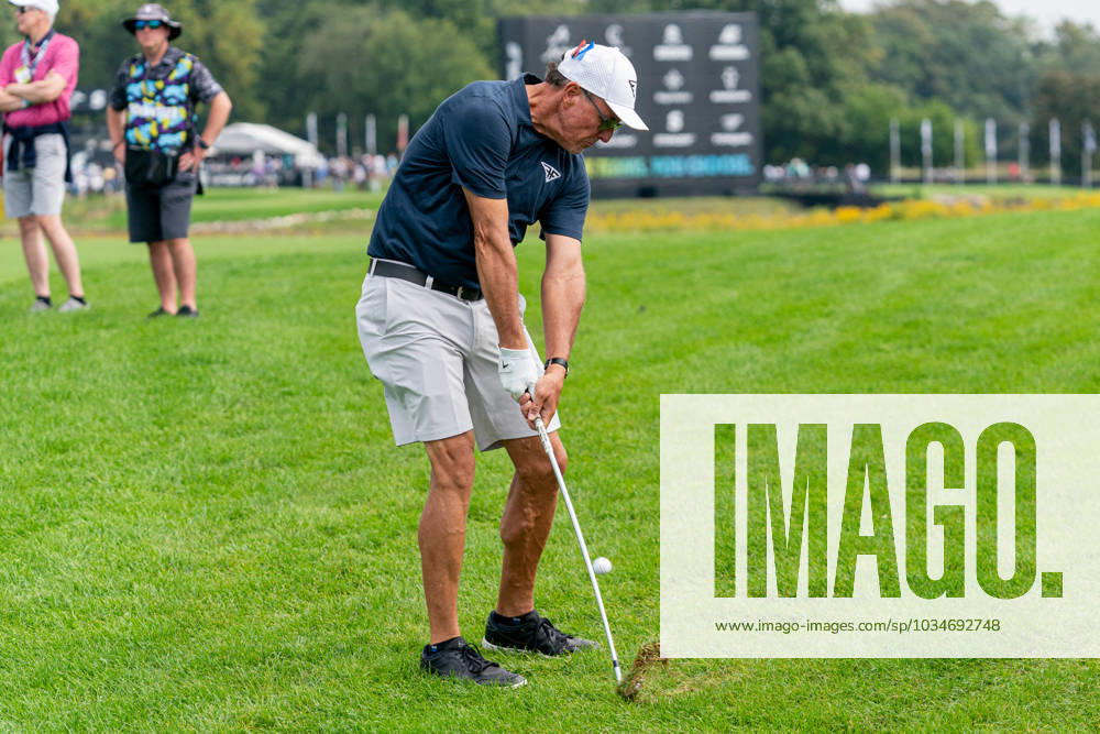 SUGAR GROVE, IL - SEPTEMBER 23: Phil Mickelson hits the ball at hole 1 during the Chicago stop of the LIV Golf tournament on September 22, 2023, at Rich Harvest Farms in Sugar Grove, IL (Photo by Ben Hsu Icon Sportswire) GOLF: SEP 23 LIV Golf Chicago Icon224230922004