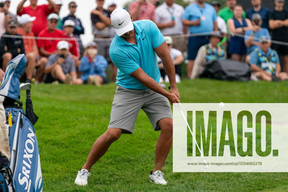 SUGAR GROVE, IL - SEPTEMBER 23: Brooks Koepka chips the ball during Day Two of the LIV Golf Invitational - Chicago on September 22, 2023, at Rich Harvest Farms in Sugar Grove, IL (Photo by Ben Hsu Icon Sportswire) GOLF: SEP 23 LIV Golf Chicago Icon224230922019