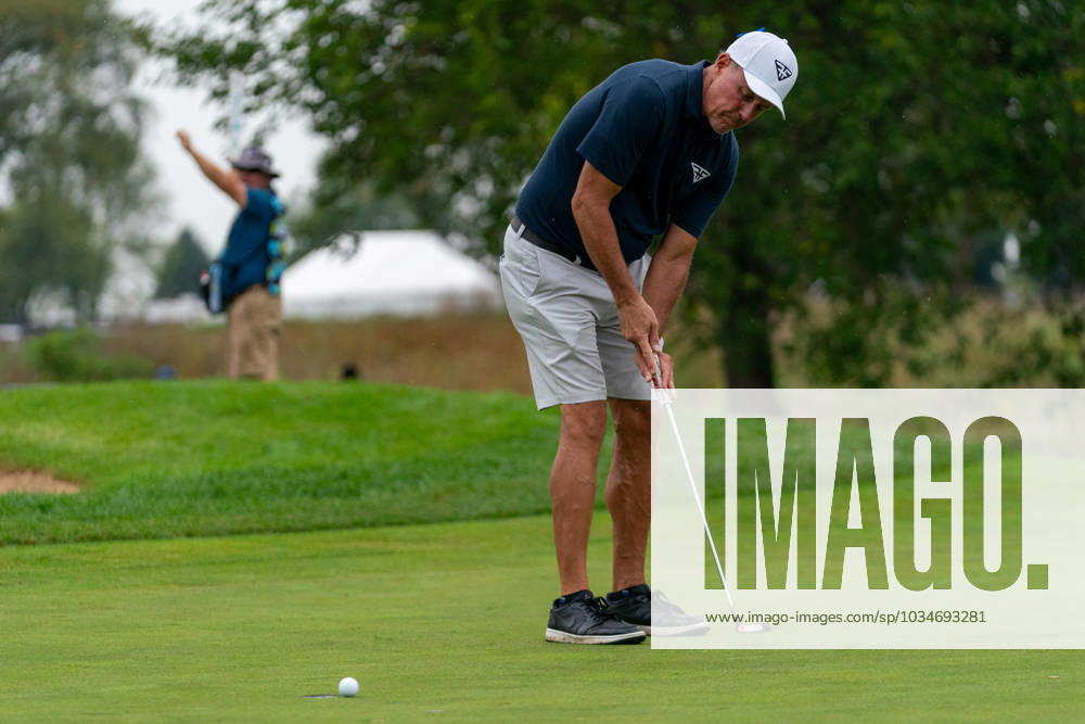 SUGAR GROVE, IL - SEPTEMBER 23: Phil Mickelson putts the ball during Day Two of the LIV Golf Invitational - Chicago on September 22, 2023, at Rich Harvest Farms in Sugar Grove, IL (Photo by Ben Hsu Icon Sportswire) GOLF: SEP 23 LIV Golf Chicago Icon224230922020
